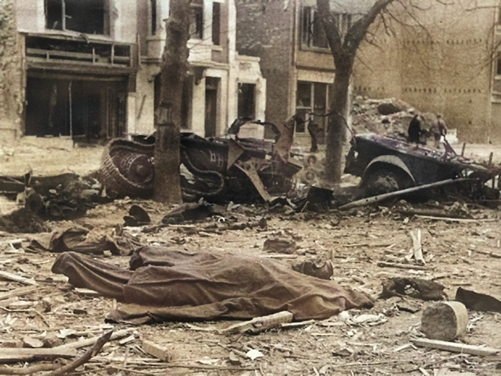 Une rue de Bastogne après les bombardements de la Luftwaffe - 1944.