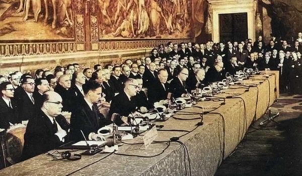 Signature du Traité de Rome instituant la CEE le 25 mars 1957.