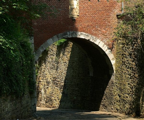 De ingang van het Fort van de Chartreuse in Luik.