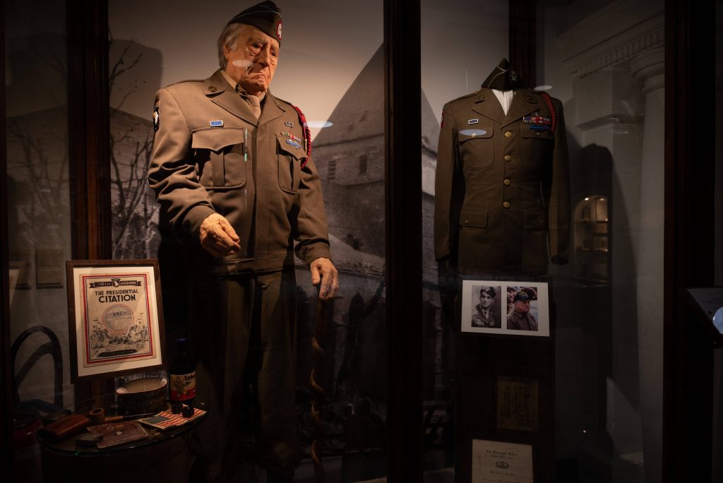 Reconstruction of a soldier of the 101ST Airborne Museum in Bastogne.