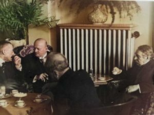 Sommet sur l'entente franco-allemande à Lugano. A partir de la gauche : Austen Chamberlain, Gustav Stresemann, Aristide Briand. 