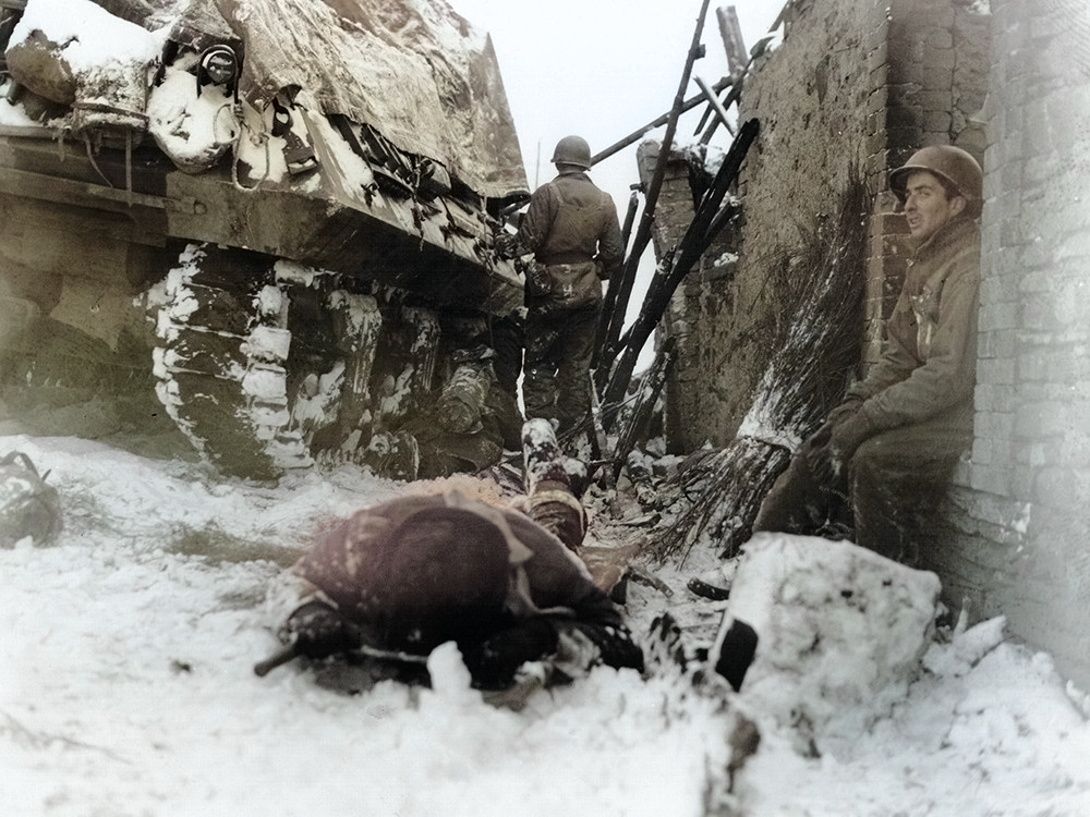 Après 3 semaines de combats acharnés, la Yankee Division est remplacée par la 90è Division d'Infanterie US à proximité du Schumannseck - Janvier 1945. 