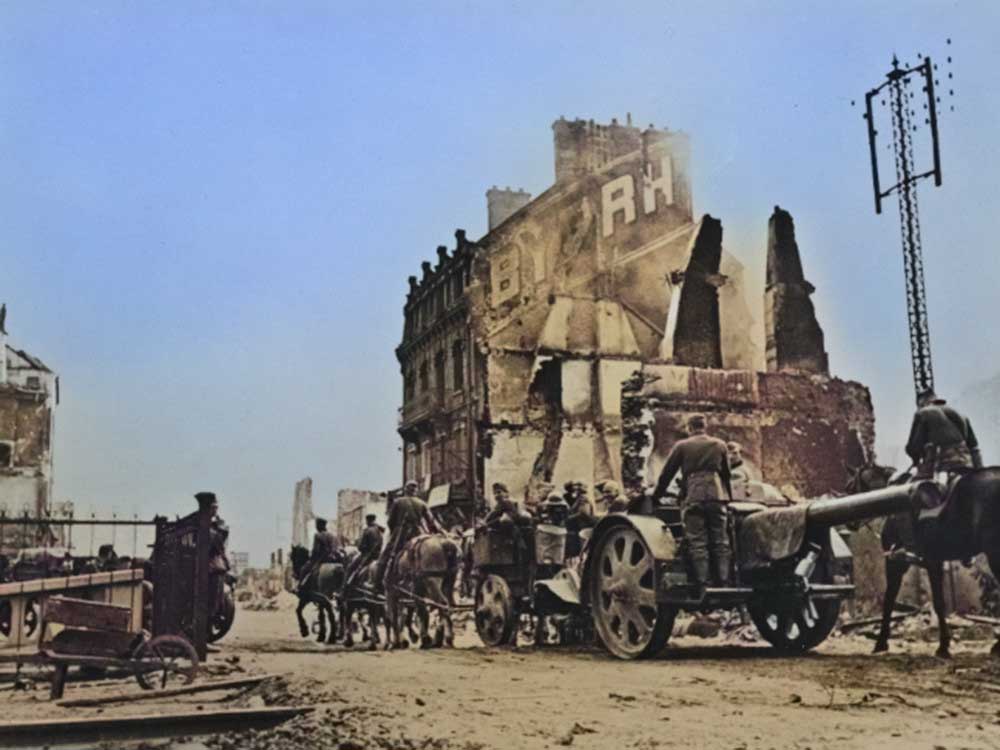 Het Duitse leger maakt ongehinderd vooruitgang door Frankrijk om de Loire over te steken – 1940.
