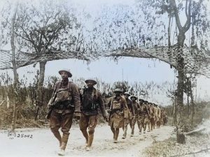 Afrikanisch-amerikanische Einheit der US-Armee auf dem Marsch nach Verdun.