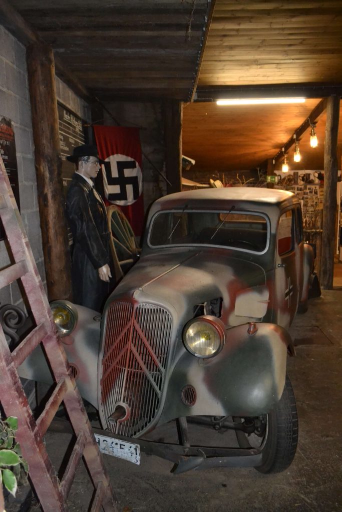 Altes Auto im Remember Museum.