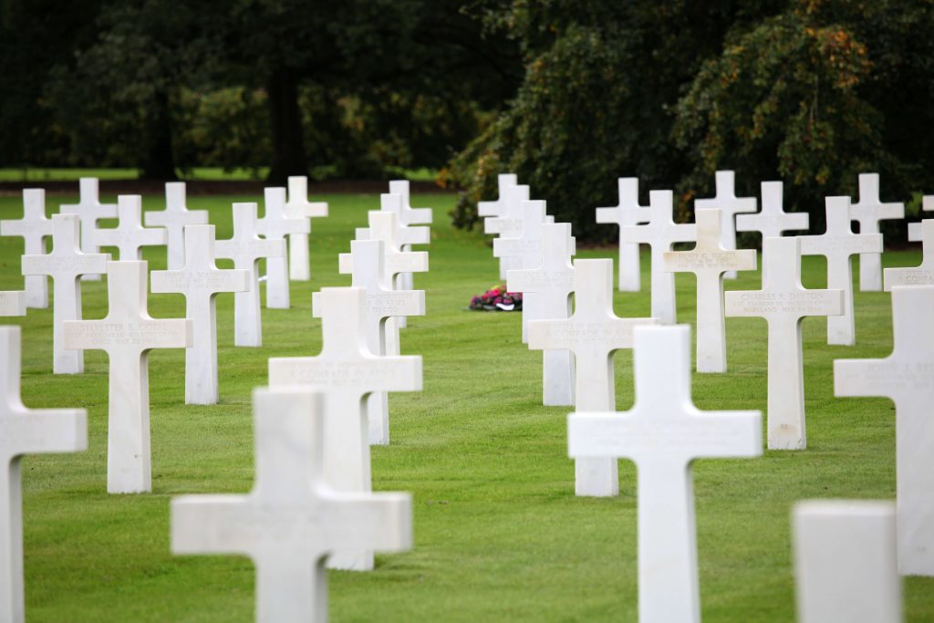 Die Gräber des amerikanischen Friedhofs und Memorials in den Ardennen.
