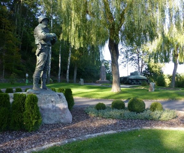 Monument en hommage au général S. Patton Jr.