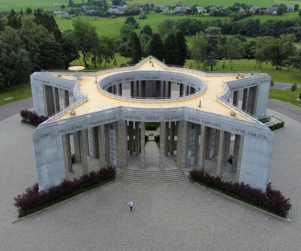 Vue sur le Mardasson mémorial.