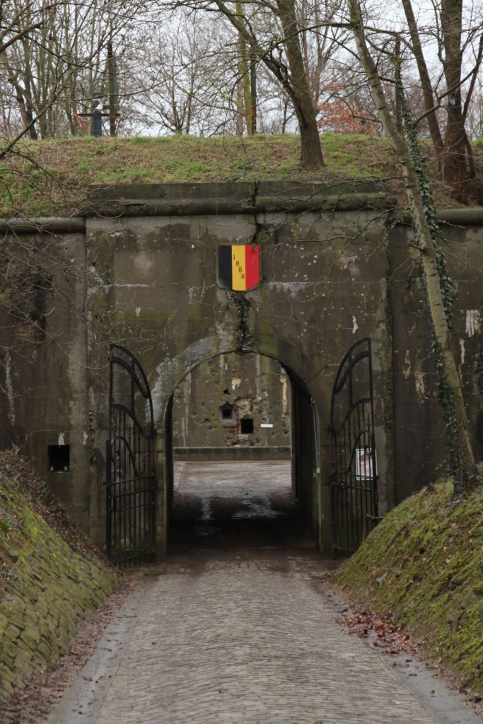 De ingang van het fort van Barchon.