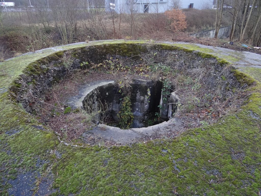 Brunnen in der Kuppel des Fort Hollogne.