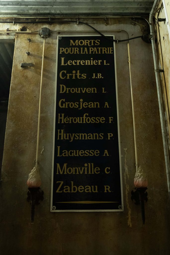 Opschrift “Morts pour la patrie” in het Fort van Tancrémont.