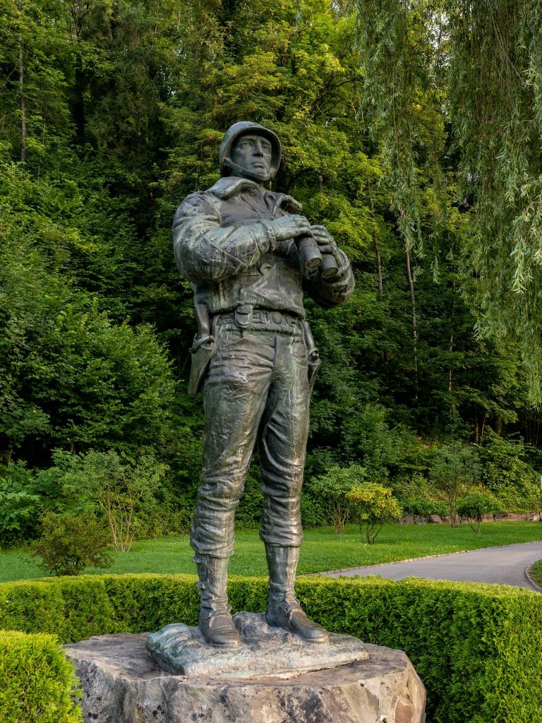 Monument ter ere van generaal S. Patton Jr.