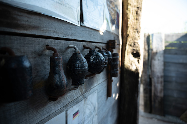 Exposition de grenades dans les Tranchées de Chattancourt.