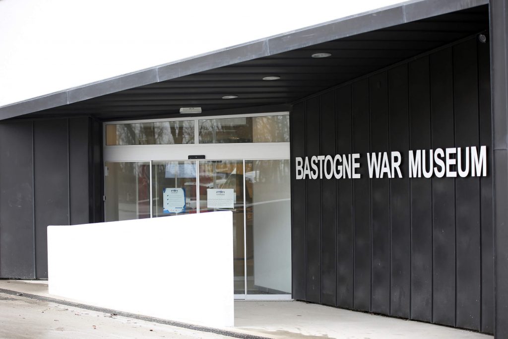 Eingang zum Bastogne-Museum.