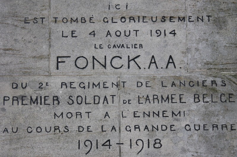Inschrift auf dem Denkmal für Soldat Fonck.