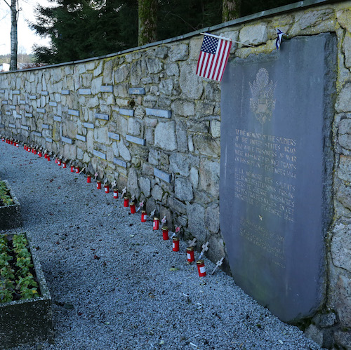 Monument à la mémoire des soldats américains à Baugnez.