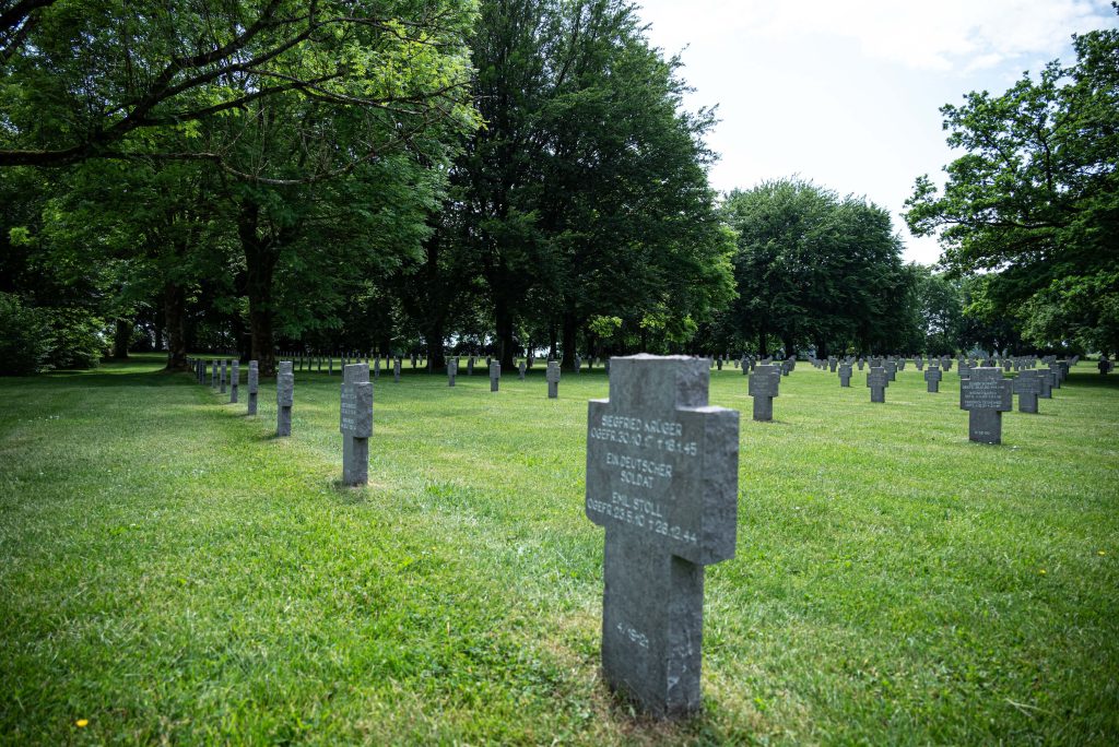 Tombes allemandes au cimetière de Recogne.