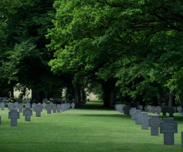 Tombes du cimetière allemand de Recogne.