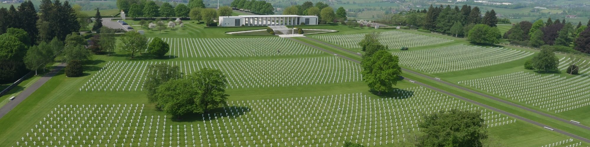 Vue aérienne du cimetière américain Henri Chapelle