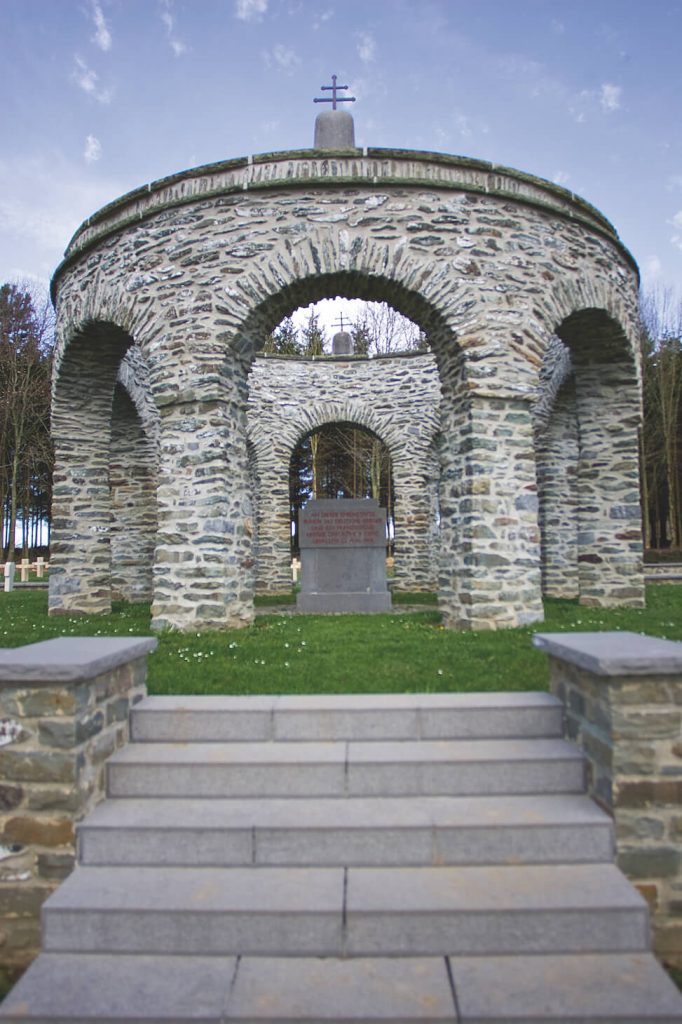 Monument au cimetière de Maissin.